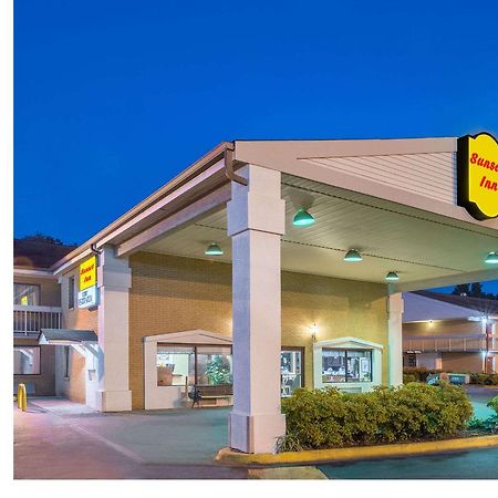 Sunset Inn Northlake Charlotte Bagian luar foto