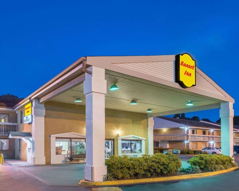 Sunset Inn Northlake Charlotte Bagian luar foto