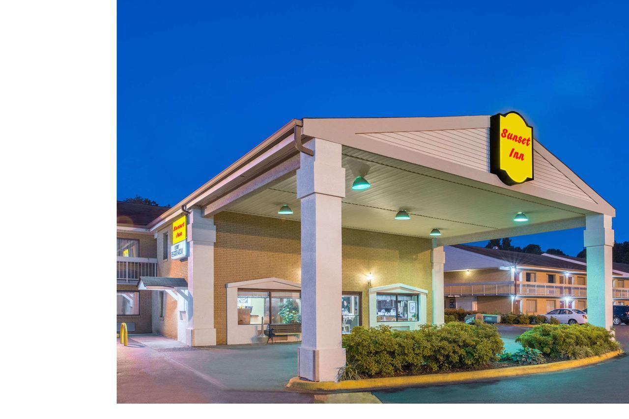 Sunset Inn Northlake Charlotte Bagian luar foto