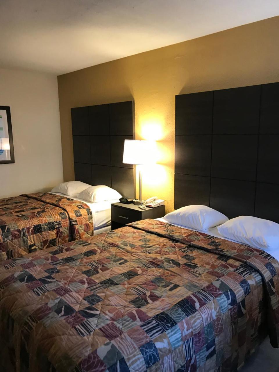 Sunset Inn Northlake Charlotte Bagian luar foto