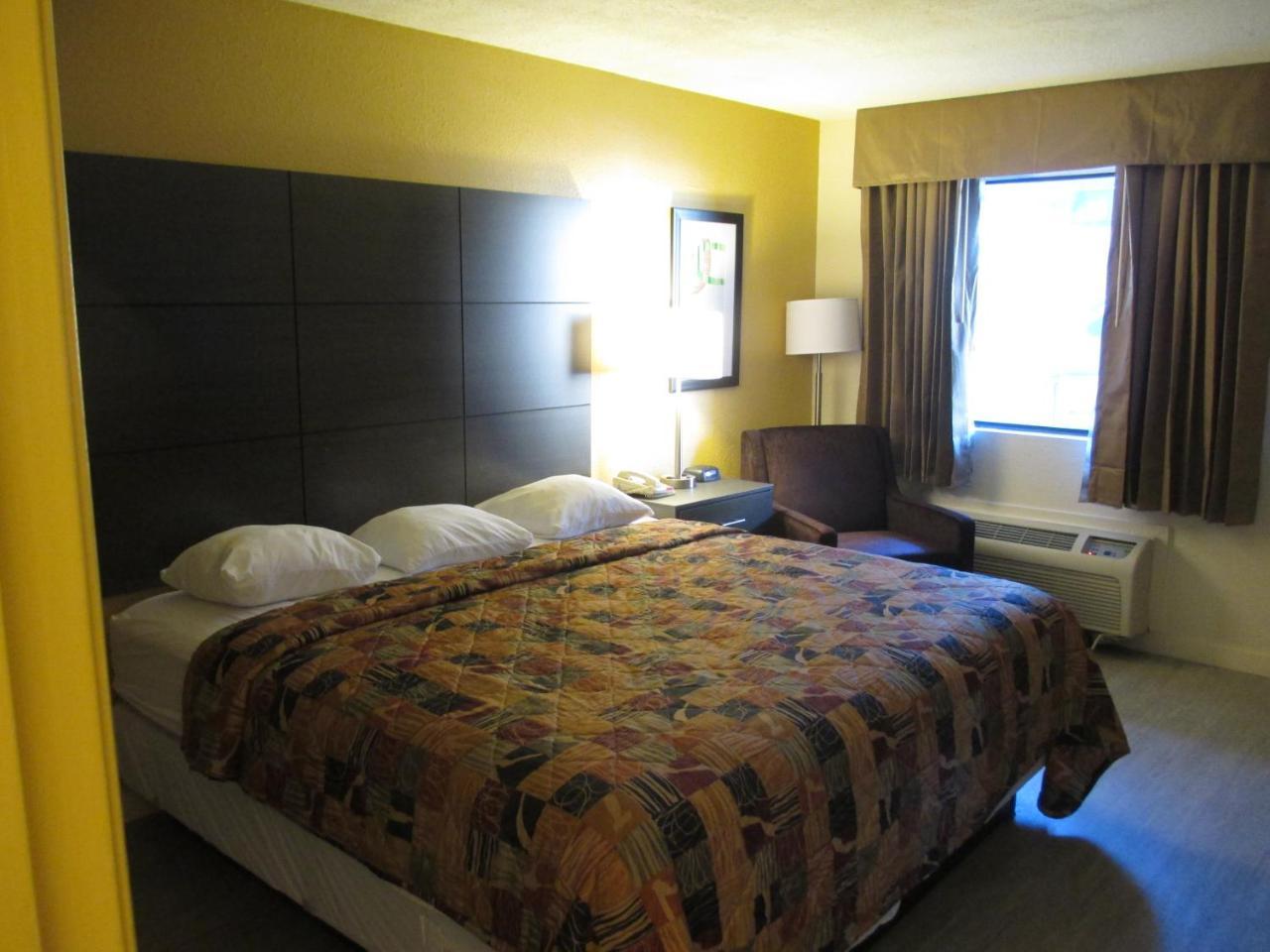 Sunset Inn Northlake Charlotte Bagian luar foto